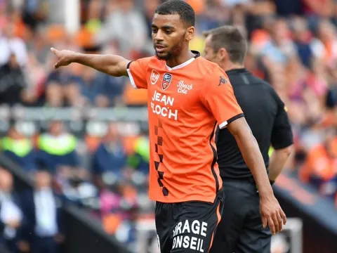 Arsenal gặp khó trong thương vụ với cầu thủ trẻ của Lorient