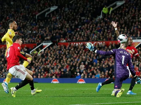 Arsenal ghi bàn, De Gea điên tiết: "Nếu trọng tài không làm thế..."