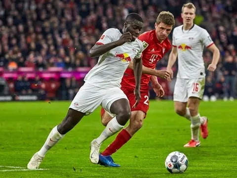 Mê mẩn "lá chắn" làm Lewandowski tịt ngòi, chuyên gia khiến Arsenal rớt xuống mặt đất