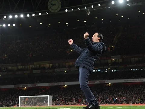 Arsenal liên tục 'nổ súng' trên TTCN: Emery 'đáng thương' và 'đáng nể'