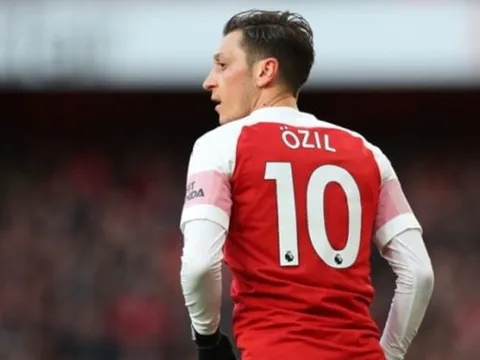 Arsenal mãi chưa thông báo Ozil ra đi, Arteta nói lời tâm can