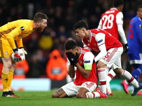 Bị loại đầy 'xấu hổ', Arsenal đón thêm cú đánh 'trời giáng' từ CĐV nhà