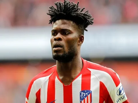 "Arsenal nên thay Xhaka bằng cầu thủ đó"