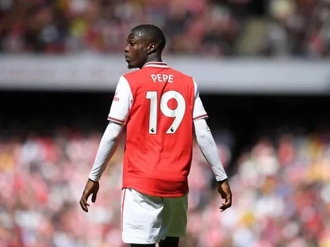 Huyền thoại Arsenal có lý do để khen Saka hay hơn Pepe