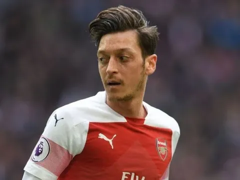 Arsenal vô địch, Ozil phá vỡ im lặng
