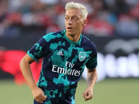 Asenal bỏ tiền túi để hất cẳng Ozil?