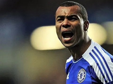 Cướp đeo mặt nạ tấn công Ashley Cole, cuỗm đá quý trong nỗi khiếp đảm