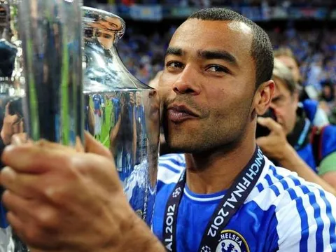 Ashley Cole và những tượng đài giải nghệ trong hè 2019