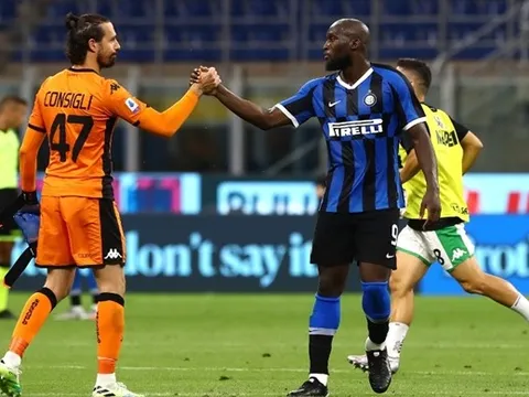 "Tội đồ" Ashley Young khiến Inter Milan mất điểm trong trận cầu 6 bàn thắng