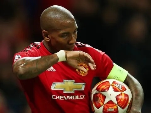 Ashley Young - Số 0 tròn trĩnh của Man Utd