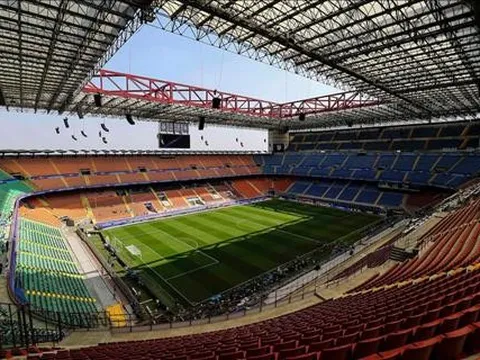 Người Tây Ban Nha sốc vì tình trạng tồi tệ của sân San Siro