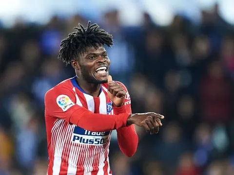 XONG! 'Thần hộ vệ' Atletico xác nhận, Arsenal - M.U nếm 'trái đắng'