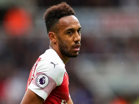 Aubameyang: "Đúng là 1 tên hề, làm ơn để tôi yên!"