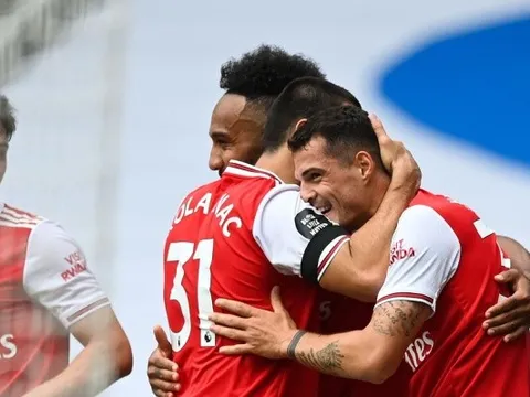 Aubameyang lập cú đúp, Arsenal hủy diệt "Chim hoàng yến"