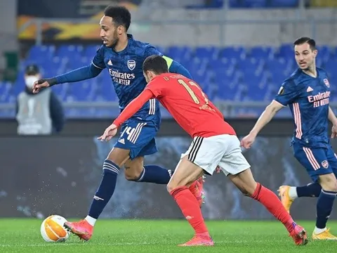 Phung phí cơ hội và penalty tai hại, Arsenal hòa nhạt Benfica