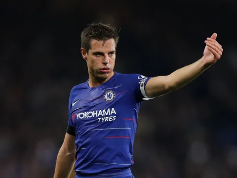 Fan Chelsea: "Cậu ta không thể tấn công cũng chẳng phòng ngự được"