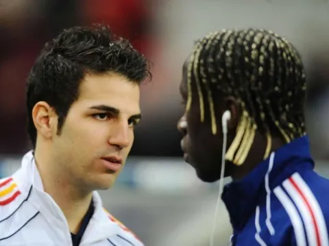 Chê Arsenal không đủ trình thời ở CLB, Fabregas liền bị "dạy dỗ"