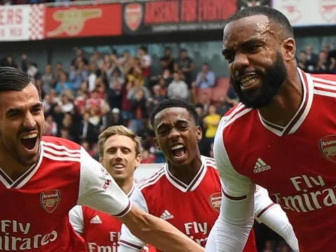 "Bạn có thể so sánh Aubameyang với Ronaldo, nhưng Lacazette mới giỏi nhất"