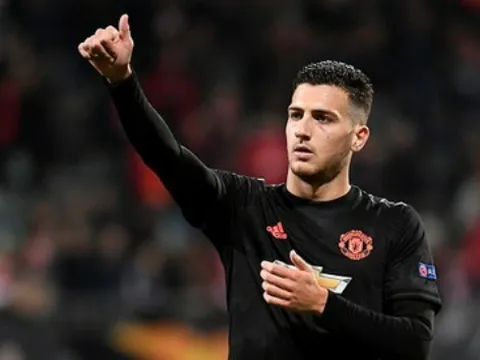 Bán Dalot cho Everton, Man Utd chịu lỗ bao nhiêu?