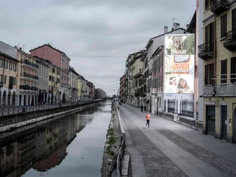 'Ban đầu người Anh cười nhạo, cho rằng chúng tôi đã nghiêm trọng hóa dịch corona'