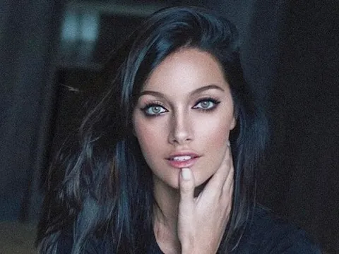 Bạn gái xinh đẹp nói gì khi đồng đội Dybala dương tính với virus corona?