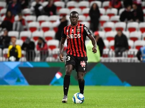 Barca đối đầu Arsenal vì "hàng hot" 0 đồng