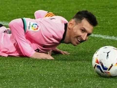 "Barcelona đã sai lầm khi không dứt khoát bán đi Lionel Messi..."