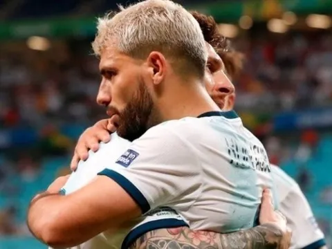 Barcelona mua Aguero để giữ chân Messi