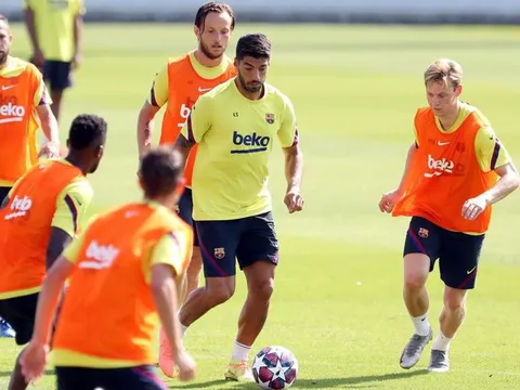 Barcelona và 3 hoài nghi lớn: Messi "cứu rỗi" Setien?