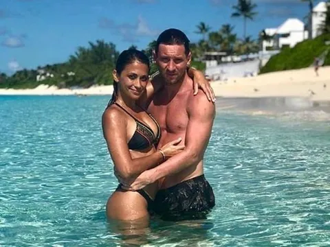 Bất chấp án phạt, Messi vui vẻ bên cô vợ bốc lửa