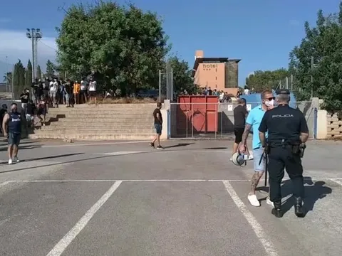 Bất chấp đại dịch, NHM Valencia biểu tình yêu cầu chủ tịch từ chức