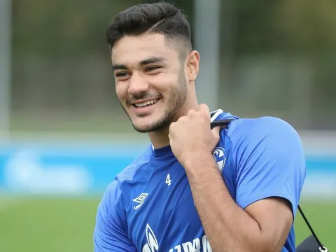 Bắt đầu đàm phán, Liverpool bỏ ra 31,8 triệu bảng để thay thế Dejan Lovren