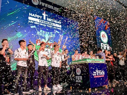 Bất ngờ hành động đội trưởng tuyển Việt Nam tại Đại tiệc Offline - sinh nhật 1 tuổi FIFA Online 4