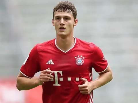 Bayern đón tin sét đánh, mất hậu vệ phải số 1 cho Champions League