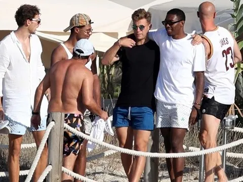 Dàn sao Bayern "bung lụa" sau mùa giải ăn 3 lịch sử