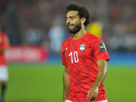 Bênh vực kẻ quấy rối, 'quả báo' đến sớm với Mohamed Salah?