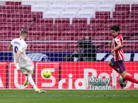 Benzema thức tỉnh đúng lúc, Real níu giữ giấc mơ vô địch