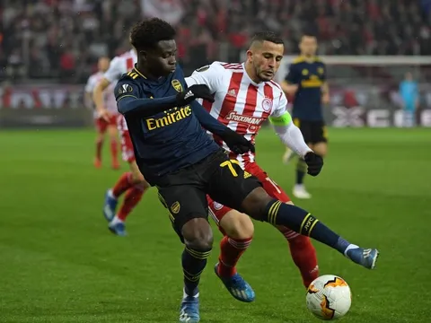 'Lên đồng' liên tục, 'ngọc quý' Arsenal khiến đàn anh phát cuồng