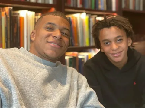 Corona vẫn diễn biến phức tạp và đây là cách dàn sao đình đám phòng dịch