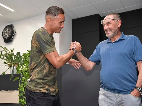 Bị ăn 'gạch đá', Danilo vẫn liều lĩnh làm một việc khó tin ở Juventus