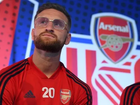 Bị chê bai thậm tệ, "kẻ mà ai cũng ghét" ở Arsenal vẫn quyết tâm làm 1 điều