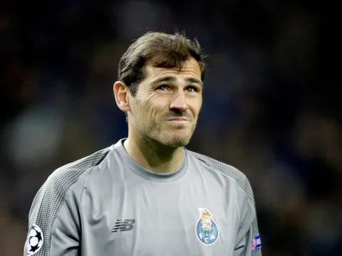 Bị đối xử tệ bạc, "Thánh Iker" vẫn muốn về lại Real Madrid