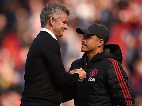 Bị lãng quên, Sanchez nhận được thông điệp từ người cũ Man Utd