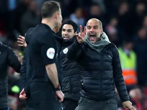 Bị mắng mỏ, sao Man City phản pháo Pep: "Ông ấy quá điên rồ!"