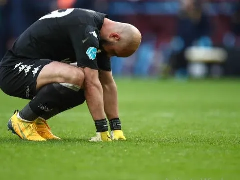 Bị Son Heung-min phá lưới, Pepe Reina nổi khùng trên sân với sự ngáo ngơ của đồng đội