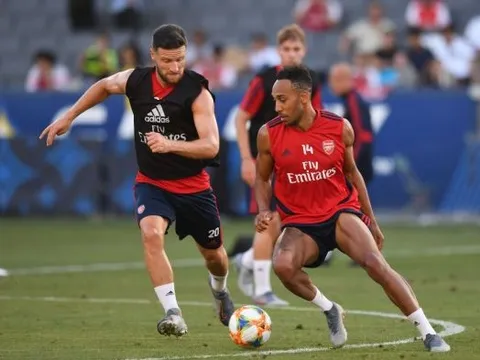 Bị "thảm họa" Arsenal làm mất mặt, Aubameyang "báo thù" bằng MXH