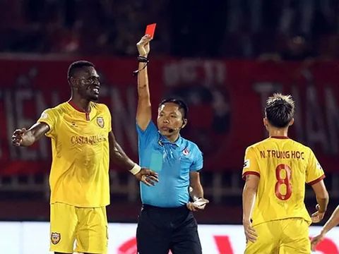 Bị tố văng tục với trọng tài, ngoại binh Hà Tĩnh lên tiếng kêu oan