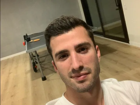 Bóng đá không hẹn ngày trở lại và dàn sao đình đám tiếp tục nghỉ dưỡng