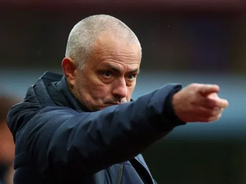 Bỏ Barca, "nạn nhân của Lampard" cuốn gói theo Mourinho đến Spurs