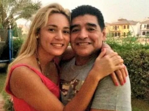 Bồ cũ kém 30 tuổi: "Đó là lý do khiến tôi quyết định chia tay Maradona"